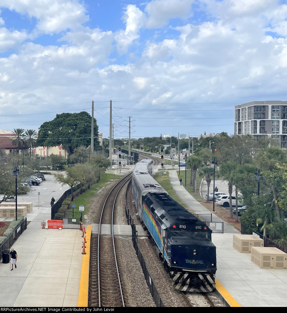  Northbound Tri-Rail heading away from WPB Depot toward Magonia Park